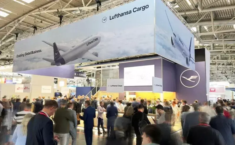 Lufthansa Cargo pioneers semiconductor transport and digital Innovations Lufthansa Cargo pioneers semiconductor transport and digital Innovations