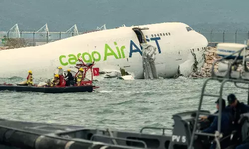 AirACT B747F crashes off Hong Kong runway; two ground staff killed AirACT B747F crashes off Hong Kong runway; two ground staff killed