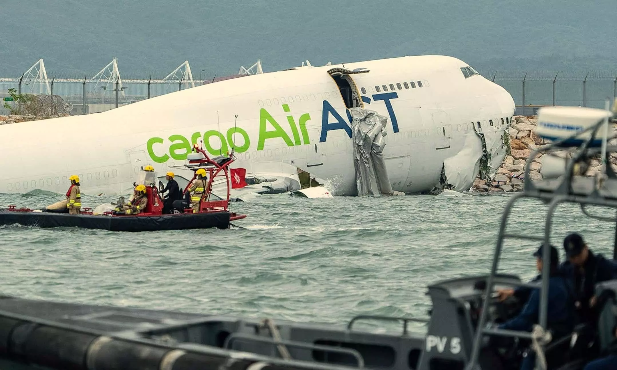 AirACT B747F crashes off Hong Kong runway; two ground staff killed AirACT B747F crashes off Hong Kong runway; two ground staff killed