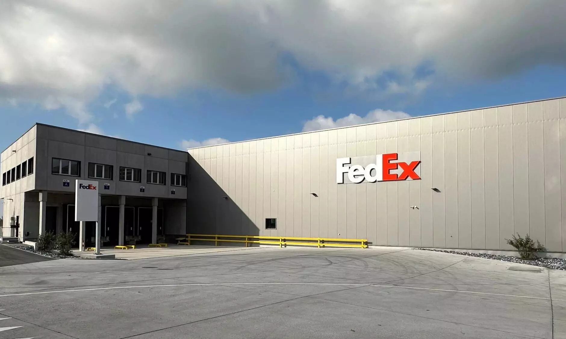 FedEx Express Swiss Post opens Gossau facility to boost logistics FedEx Express Swiss Post opens Gossau facility to boost logistics