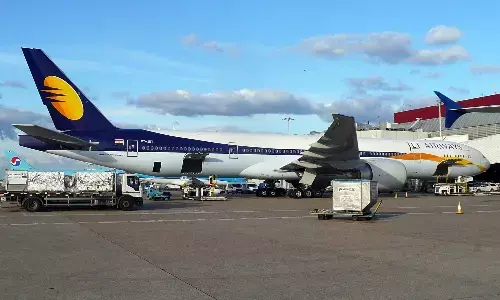 Jet Airways B777-300ER aircraft (VT-JET) at London Heathrow Airport in April 2017. (Photo: Wikimedia Commons) Jet Airways B777-300ER aircraft (VT-JET) at London Heathrow Airport in April 2017. (Photo: Wikimedia Commons)