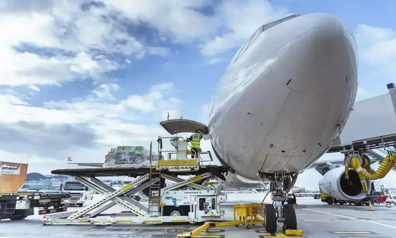 Global air cargo rises 3% in late April as flower demand surges