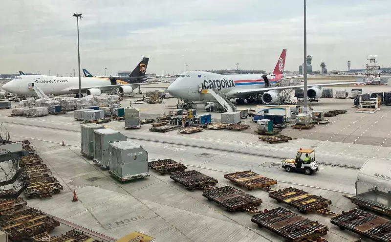 Global air freight rates ease after Middle East-driven surge