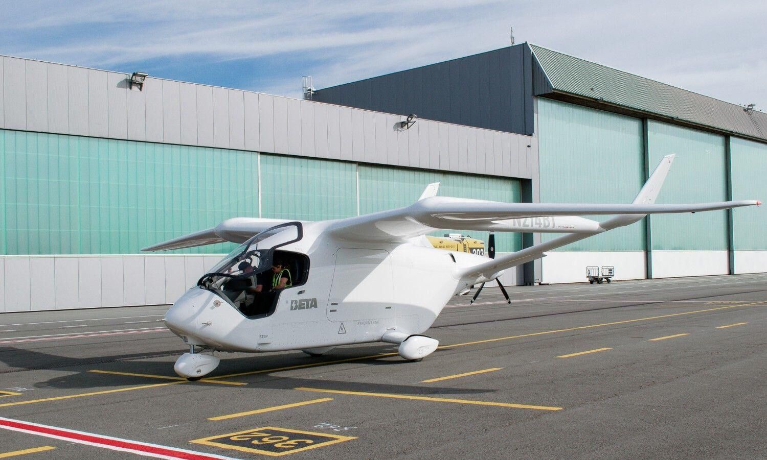 Ostend-Bruges hosts first electric cargo flight stopover