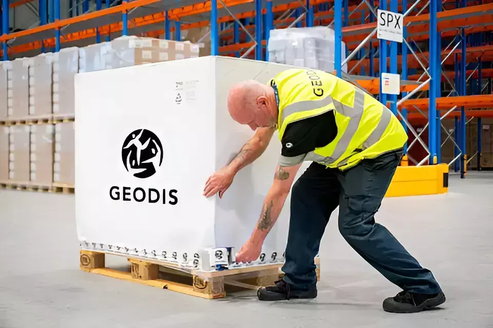 GEODIS tests paper thermal covers for pharma airfreight