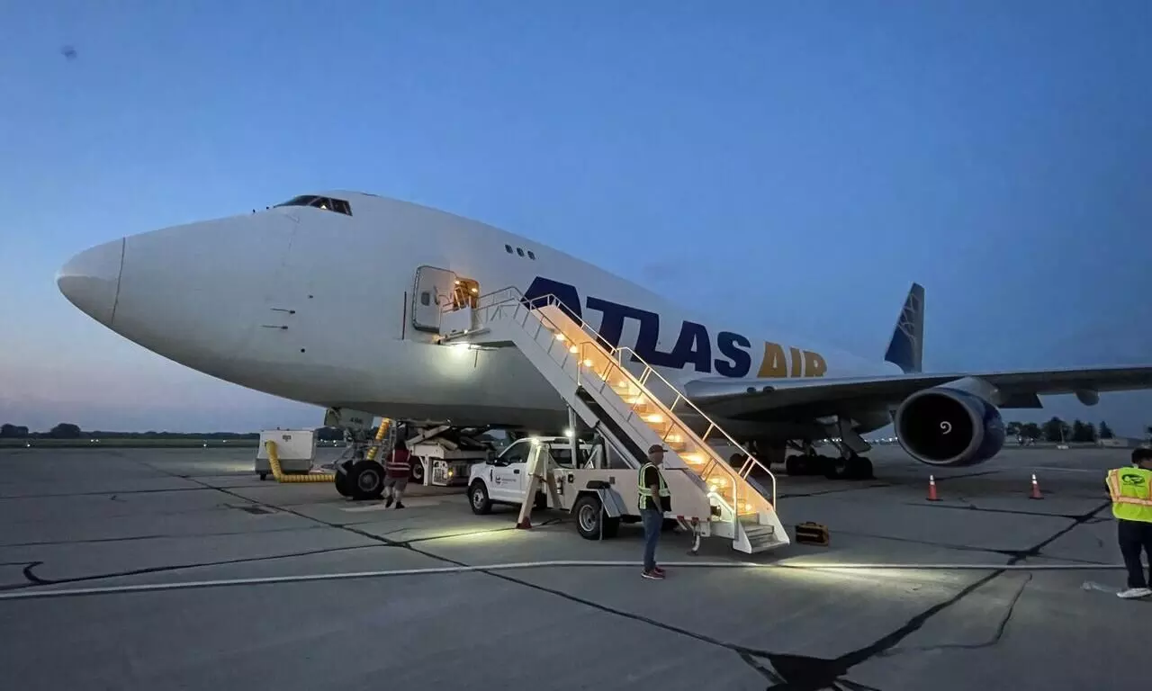 M2 Transport flies over 900 pigs from Ohio to the Philippines