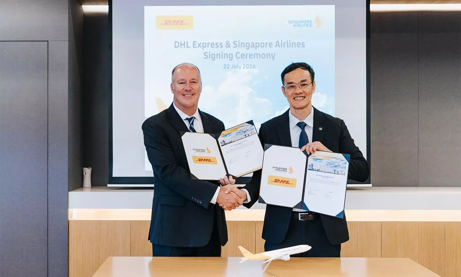 DHL, SIA renew Boeing 777 freighter agreement