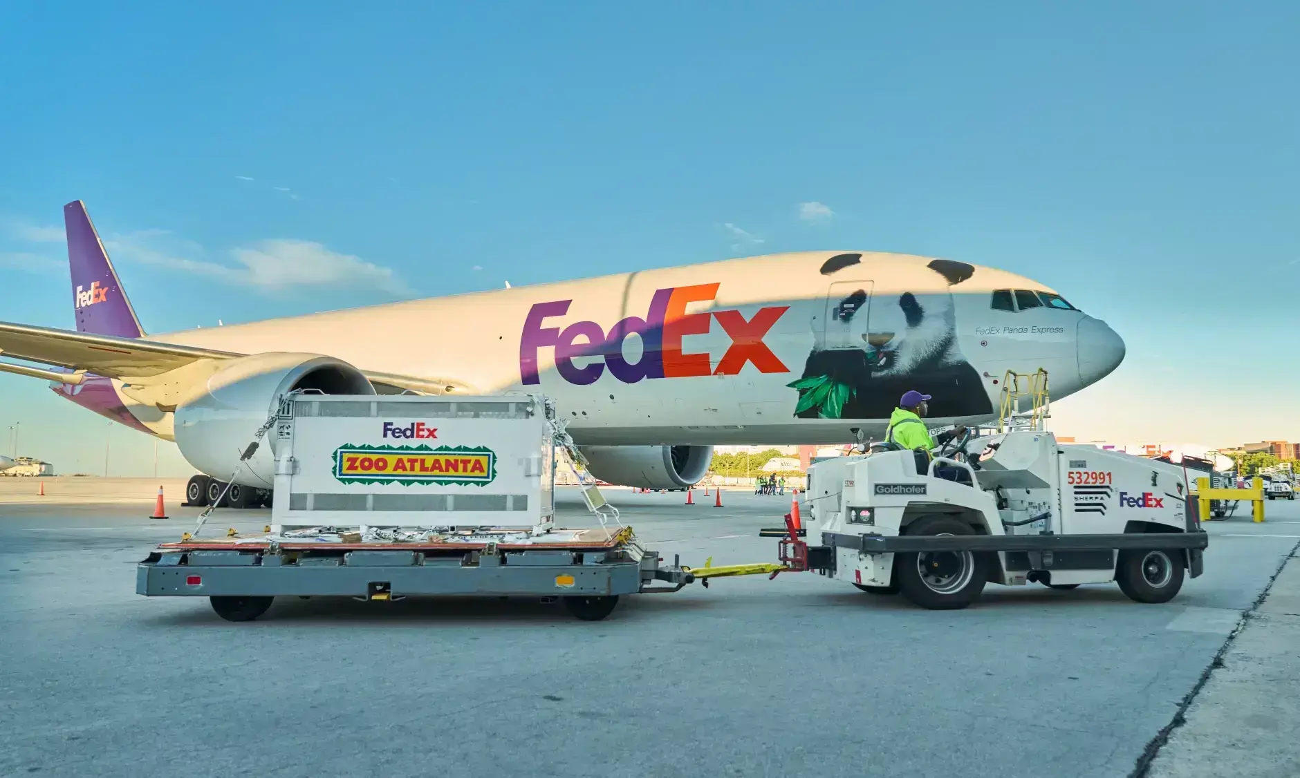 FedEx flies two pandas from China to Atlanta FedEx flies two pandas from China to Atlanta
