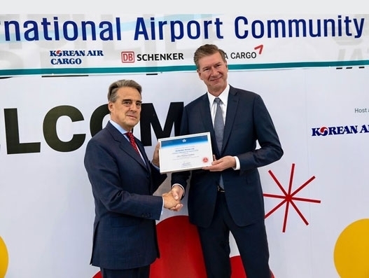 The certificate was presented by Alexandre de Juniac, director general and CEO of IATA, to Schenker Korea CEO Dirk Lukat. Logistics