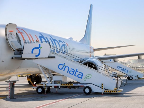  During the green turnaround, dnata's dedicated team transported baggage with electric baggage tractors to the aircraft and applied electric conveyor belts to offload and load baggage and cargo. Air Cargo