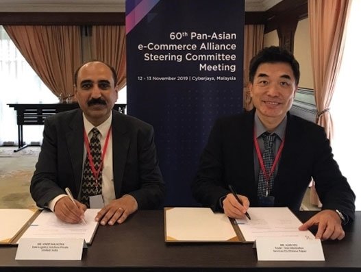 (L-R): Vineet Malhotra, director, Kale Logistics Solutions; and Alan Hiu, chairman, Trade Van Information Services at the signing ceremony. Logistics