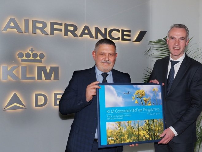 L-R: Mario Cerutti, Chief Institutionals Relations & Sustainability Officer Lavazza (l) and Barry ter Voert, SVP Europe Air France-KLM Aviation