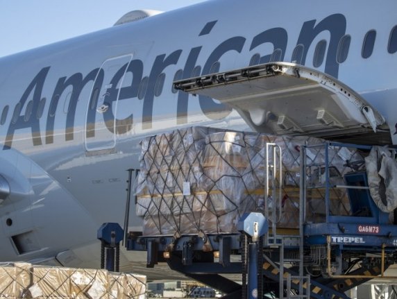 American delivering communication equipment to/from Netherlands