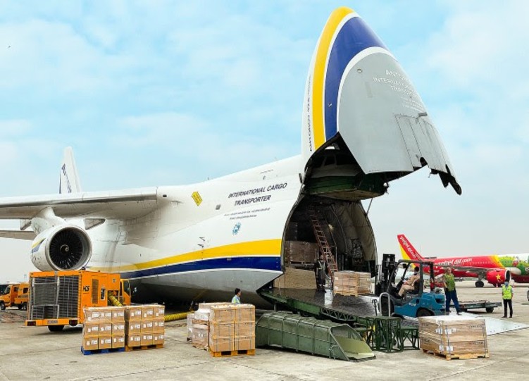 Antonov Airlines delivers automotive parts from Asia to US