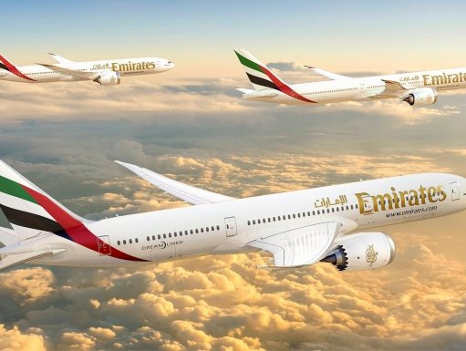 Emirates orders 30 Boeing 787-9 Dreamliner airplanes at Dubai Airshow Emirates orders 30 Boeing 787-9 Dreamliner airplanes at Dubai Airshow
