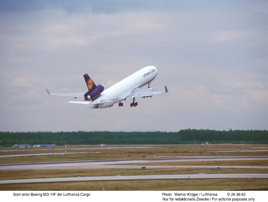 Santa Claus’ gifts fly on FRA – JFK route aboard Lufthansa Cargo’s MD-11F