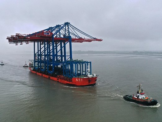 Port of Hamburg takes delivery of three new container gantry cranes