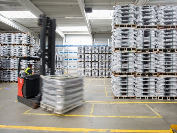 Imperial renews a key automotive logistics contract Imperial renews a key automotive logistics contract