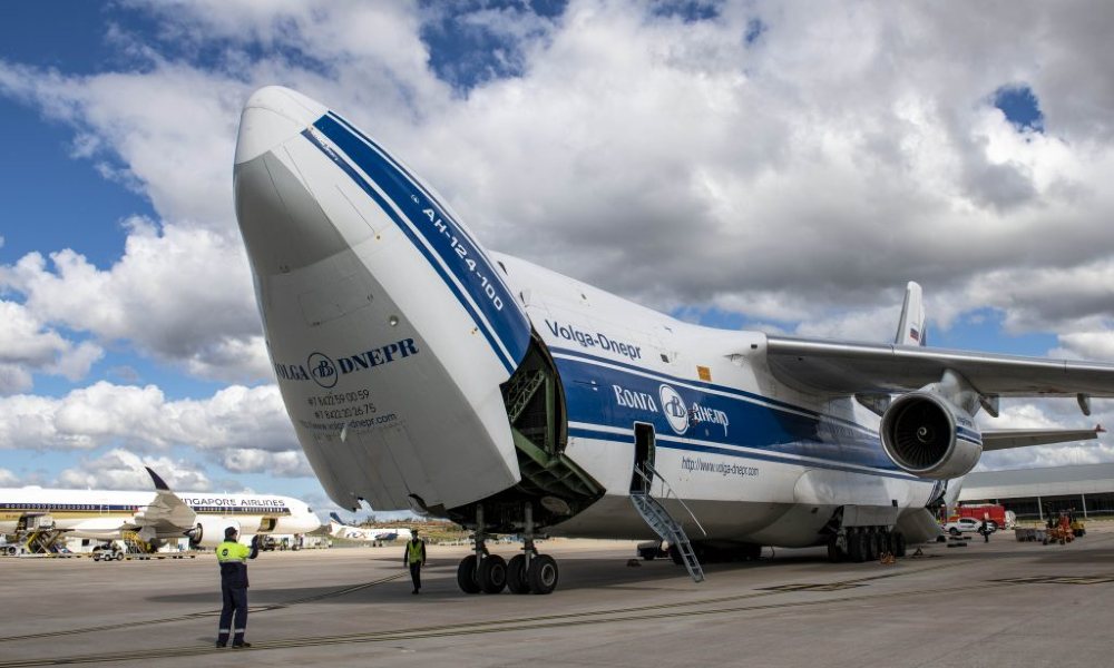 Chapman Freeborn Australia charters AN124 to deliver helicopters in Greece