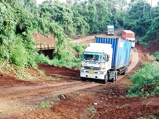 Bollore Logistics’ Laos and India team partner to complete Laos hydro power plant project