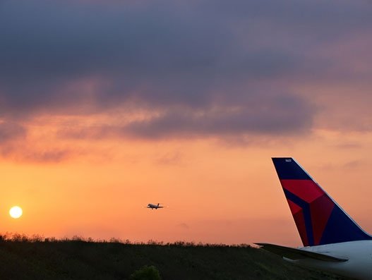Delta changes travel waiver policies; extends flight credits