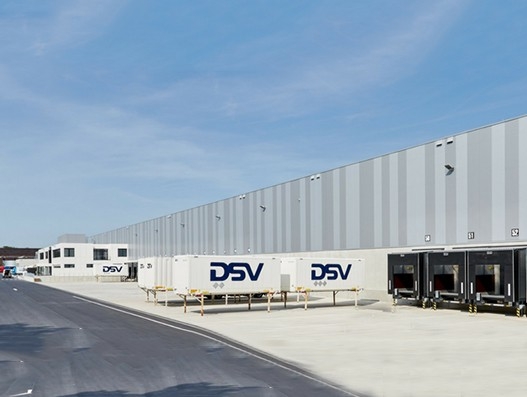 DSV builds 42,100 m² large warehouse for dm-drogerie markt DSV builds 42,100 m² large warehouse for dm-drogerie markt