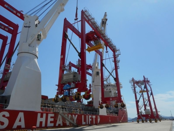 Hansa Heavy Lift delivers six large RTG cranes from Japan to Turkey Hansa Heavy Lift delivers six large RTG cranes from Japan to Turkey