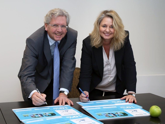 Maersk Line partners with AkzoNobel to drive sustainability Maersk Line partners with AkzoNobel to drive sustainability