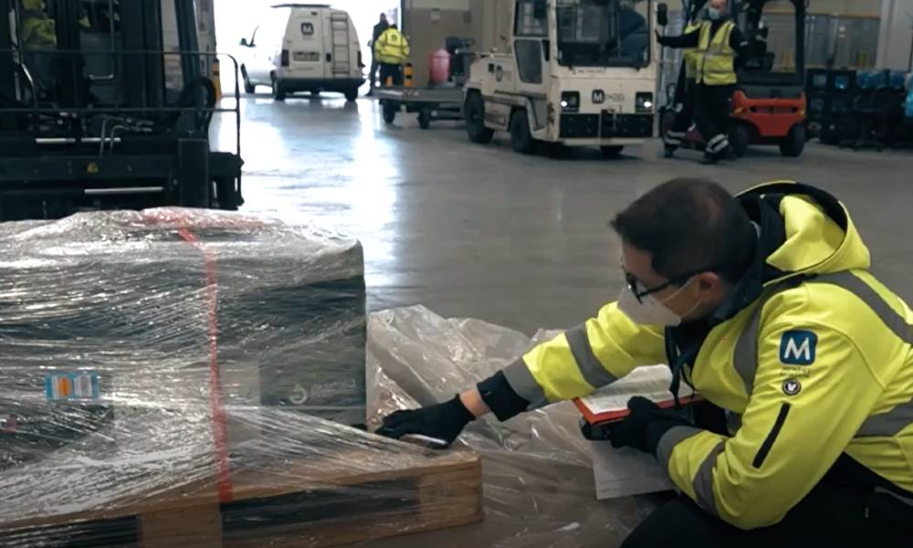 Menzies Aviation provides support for early vaccine shipment to Budapest