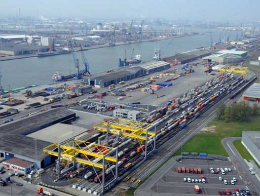 Port of Antwerp ends 2016 with record 214 million tonnes of freight