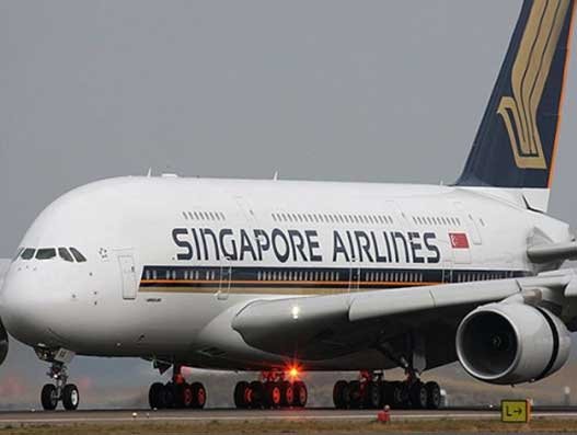 Singapore Airlines cuts capacity by 96% as border controls tighten