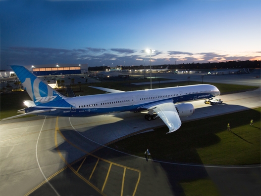 Boeing rollout its new 787-10 Dreamliner