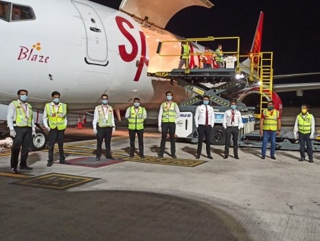 SpiceJet’s maiden flight to Bahrain ferries 17 tonnes of medical goods SpiceJet’s maiden flight to Bahrain ferries 17 tonnes of medical goods