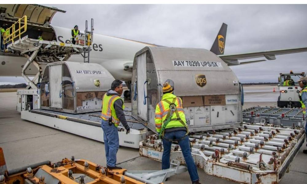 UPS delivers first Covid-19 vaccines to distribution sites in the US UPS delivers first Covid-19 vaccines to distribution sites in the US