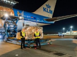 On April 20, the first KLM Boeing 747 with medical supplies from Shanghai landed at Schiphol Airport. By expanding the air bridge between the Netherlands and China, the Netherlands is assured of a continuous flow of relief supplies