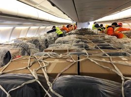 Loaded with around 30 tons of freight, a Lufthansa passenger aircraft landed in Frankfurt on March 25. In addition to the cargo compartments of the Airbus A330, the cabin including the stowage compartments above the seats was also loaded with various highly urgent goods, mainly from the medical sector, including masks