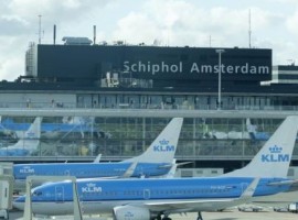 Due to the increase in the number of cargo flights, the number of intercontinental air transport movements fell less sharply (-41%) than the number of European air transport movements (-59%).