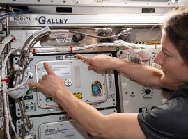 va-Q-tec’s VIPs have been installed in a temperature maintenance device called “Freezer / Refrigerator / Incubator Device for Galley and Experimentation” (short: FRIDGE)